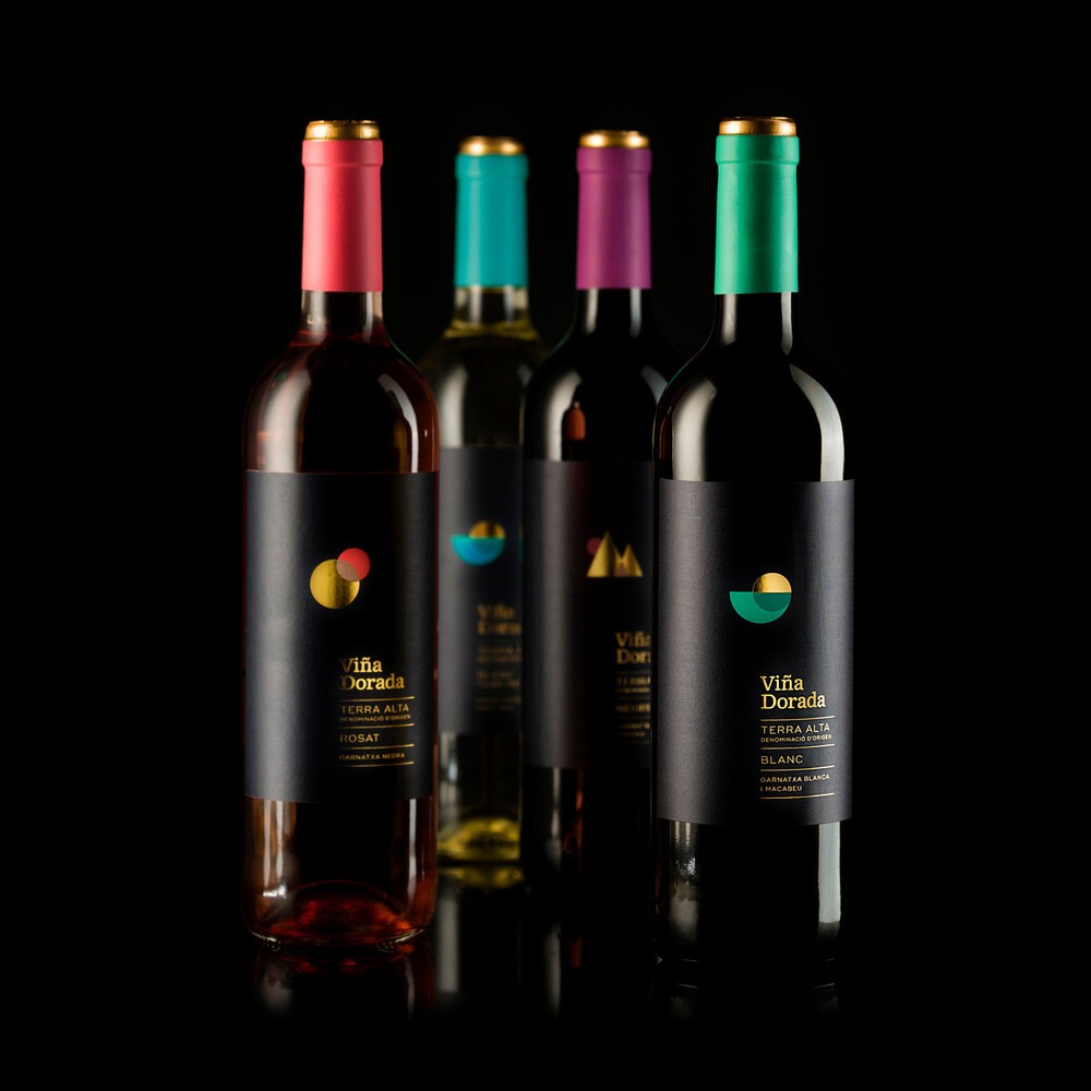 Diseño de la gama de packaging de vino Viña Dorada, producido por Licores Figuerola, Tarragona