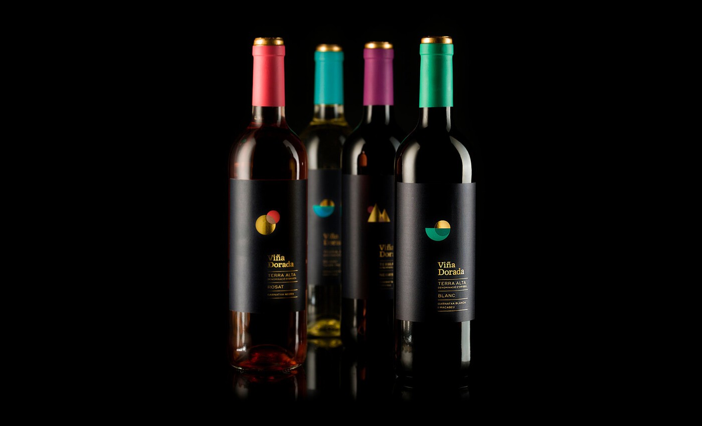 Diseño de la gama de packaging de vino Viña Dorada, producido por Licores Figuerola, Tarragona