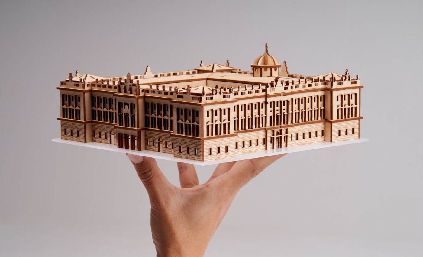 Maqueta de madera del palacio de Carlos V comercializada por HitoCultural 1